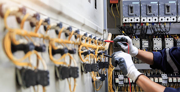 Professional Electrical Repair technician working in Multnomah County County, OR